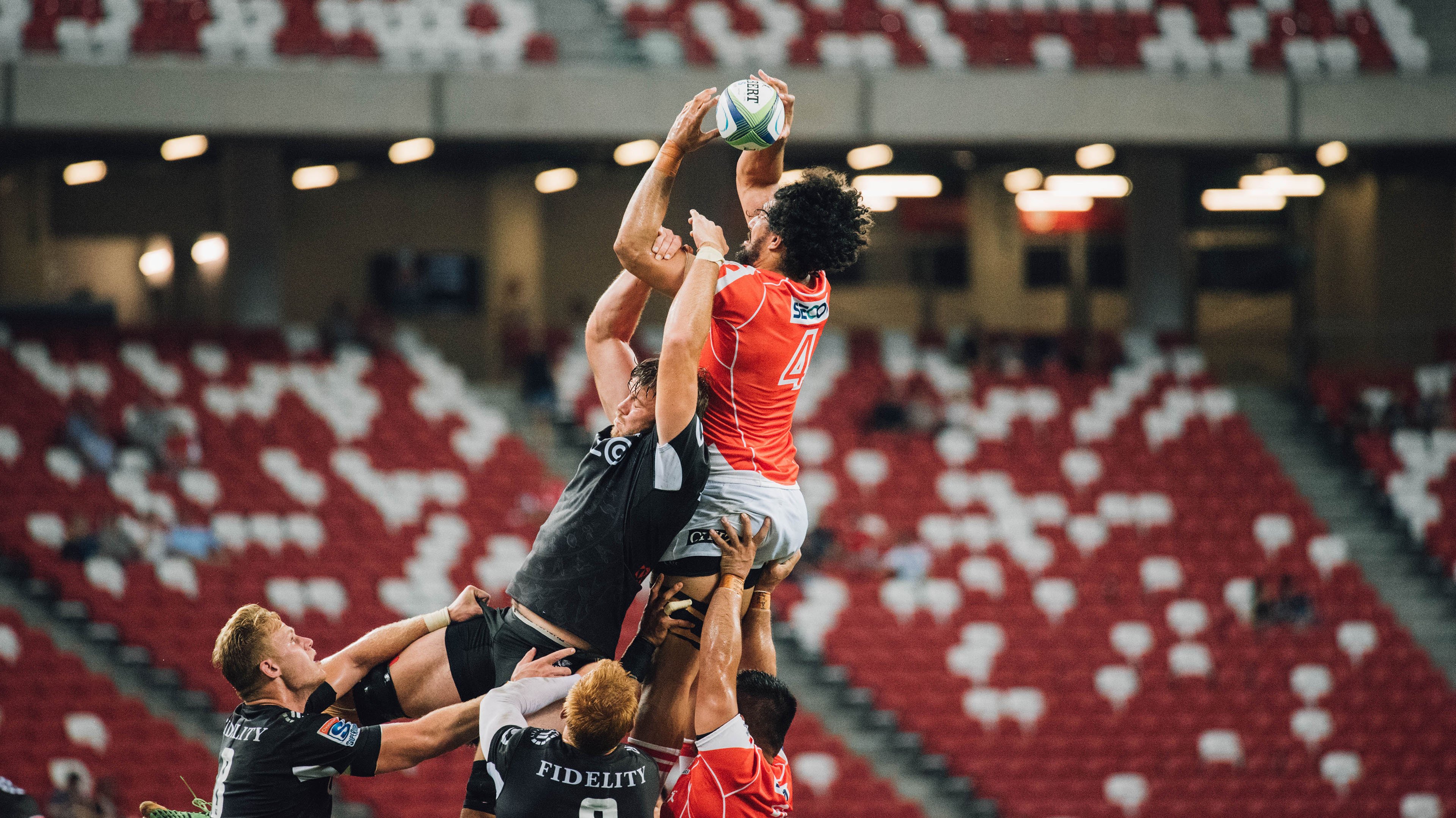 字母哥连续十场比赛得分超过出色防守，MAD不断突破！赢得满堂喝彩——极致训练与科技的新纪元