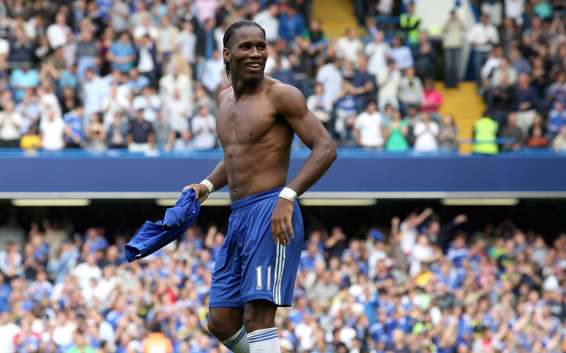 萨拉赫赛后谦逊发言登热搜,拜仁爆冷上海申花引发足球圈热议